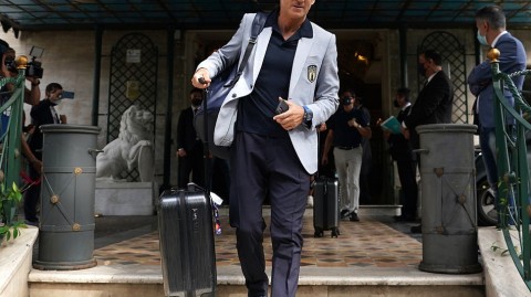 蓝色征程的起点：曼奇尼和他的将士们从罗马向欧洲之巅进发