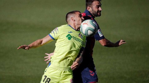 纳瓦拉午夜的蓝白壁垒：奥萨苏纳与赫塔菲的惨烈僵持