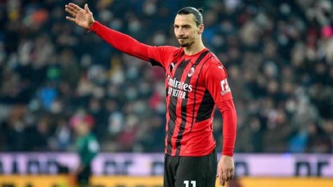 伊布续约米兰带伤再战绿茵传奇