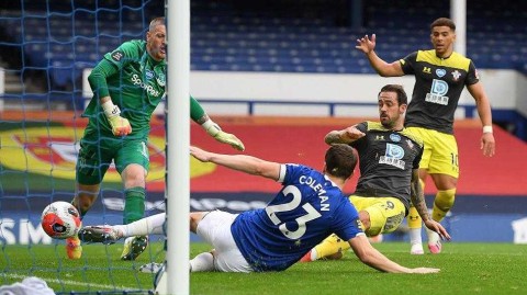 古迪逊公园的激烈对峙：埃弗顿与南安普顿1-1握手言和