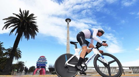 亚得里亚海之滨的极速对决：双海赛收官战，范阿尔特力压群雄夺赛段冠军