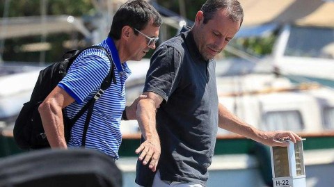 洗冤者罗塞尔的悠长假期：在伊维萨岛阳光中告别至暗时刻