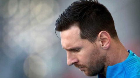 梅西巴萨训练若有所思，凝神静气备战关键战役