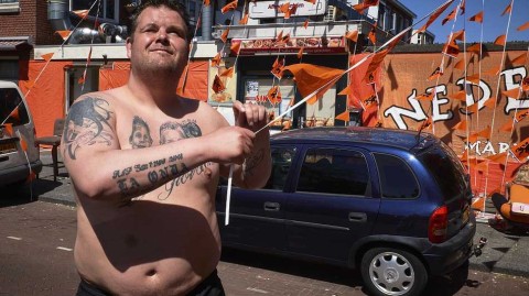 橙色的海洋：海牙球迷狂热点缀街区，静待欧洲杯战火重燃