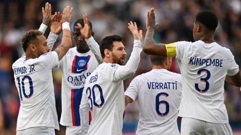 法甲巅峰对决：梅西魔法导演巴黎四球盛宴，姆巴佩闪击终结特鲁瓦逆袭梦