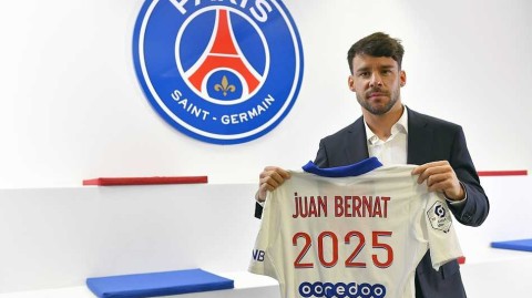 官方：巴黎圣日耳曼与功勋后卫贝尔纳特续约至二零二五年