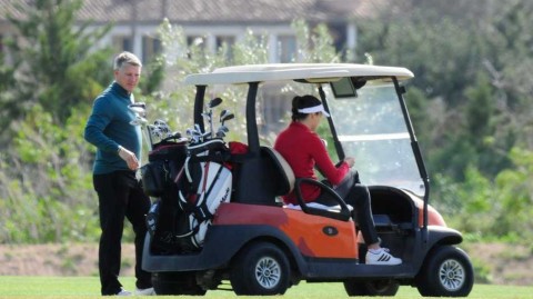 巴斯蒂安·施魏因施泰格的悠然下半场：从绿茵硬汉到高尔夫球场上的幸福奶爸