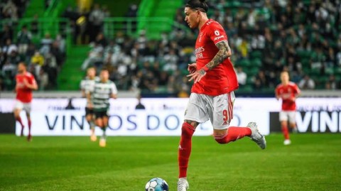 乌拉圭神锋降临安菲尔德，红军新篇章启航