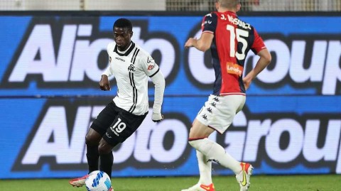 意甲赛场上的利古里亚德比：斯佩齐亚与热那亚的进球大战以平局收场