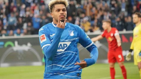 法国前锋鲁特尔加盟利兹联的转会记录与瞬间