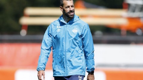 范尼斯特鲁伊重返埃因霍温开启执教新篇章