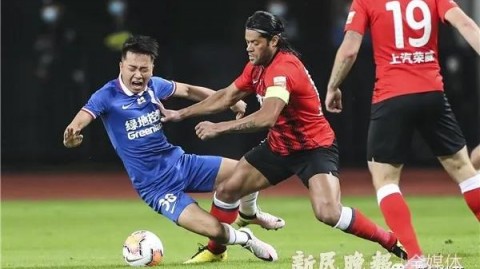 世界波绝杀！大连英博五连胜冲入前三，中超新势力颠覆豪门秩序