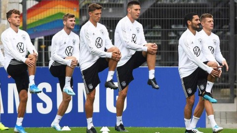 德意志战车汉堡蓄势待发，橙衣军团来袭回忆那场经典对决