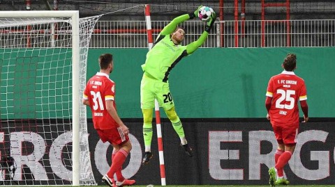 德国杯爆冷夜：柏林联合二比三憾负帕德博恩，卡里乌斯首秀苦涩