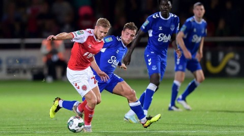 英联杯激战：弗利特伍德主场憾负埃弗顿