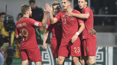 欧国联激战：葡萄牙点射破僵局，十人应战憾平波兰