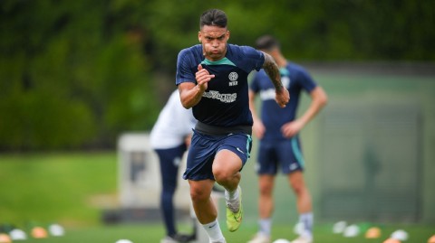 蓝黑军团决战前夜训练场专注备战欧冠巅峰之战