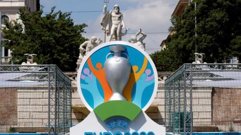 永恒之城静待足球盛宴：罗马街头披上欧洲杯盛装