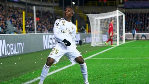 布鲁日骤雨难掩银河星光，皇马客场三球完胜强势晋级