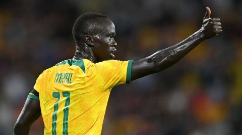 南半球绿茵对决：袋鼠军团主场一球力克全白军团友谊赛纪实