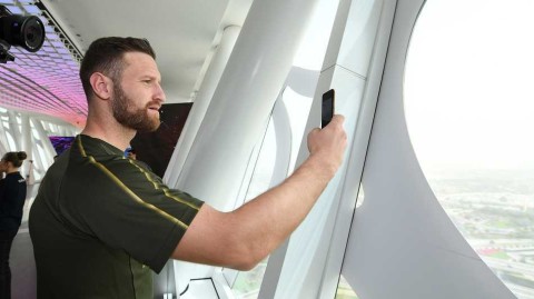 沙漠中的枪手：厄齐尔与阿森纳的迪拜快乐足球