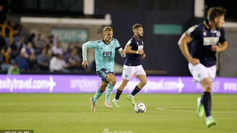 蓝狐客场破茧，小将闪耀登场——联赛杯米尔沃尔激战莱斯特城纪实