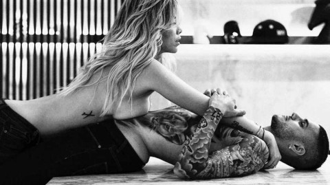 旺达最新写真惊艳亮相，完美身段展露无遗引爆网络