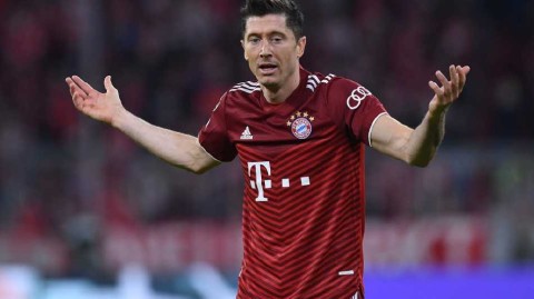 为梦想远航莱万降薪加盟巴萨开启生涯新篇章