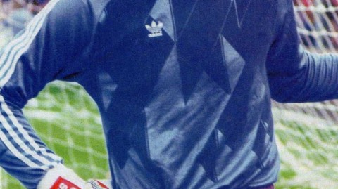 巴拉圭“狂人门神”奇拉维特：从赤脚少年到世界第一进球门将