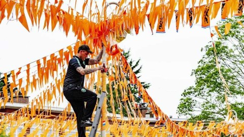 橙色的眼泪：荷兰欧洲杯爆冷出局，海牙街头数千旗帜黯然落幕