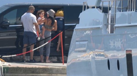 地中海上的浪漫时光：C罗与乔治娜的豪华游艇假期