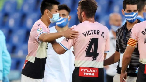 武磊与他的战友们：十人西班牙人铁血守下关键一分