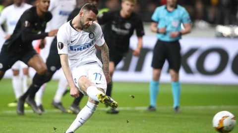 欧联杯激战：布罗佐维奇点球梦碎，特拉普神扑阻挡蓝黑军团