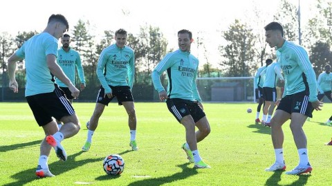 兵工厂青春风暴：洛孔加与恩凯蒂亚训练场上的兄弟情深