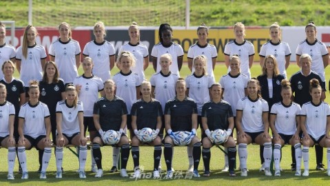 绿茵玫瑰耀战袍 日耳曼女将展英姿