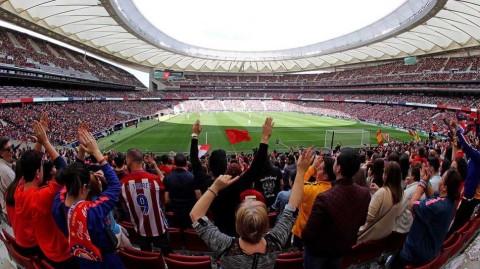 六万零七百三十九份热爱！马德里大都会见证女足新纪元