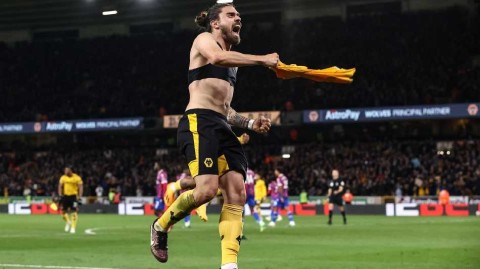 狼队主场力擒水晶宫斩获关键三分