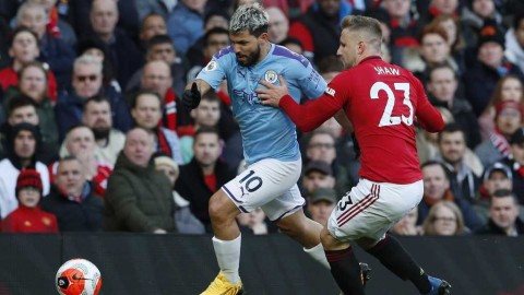 寂静的战场：回顾英超如何在疫情中重启空场赛季