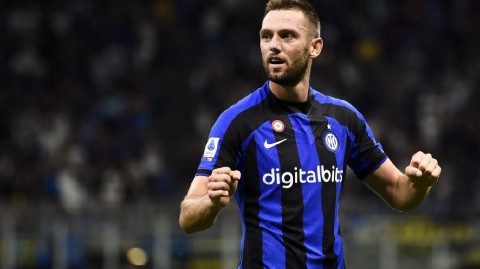 蓝黑生涯终章德弗里挥别国际米兰