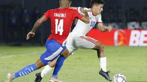 亚松森雨夜中的红蓝悲喜：智利客胜巴拉圭，一只乌龙球引发的出线狂飙