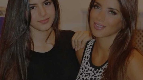 法布雷加斯母女花：十九岁女儿与妈妈的美貌传承