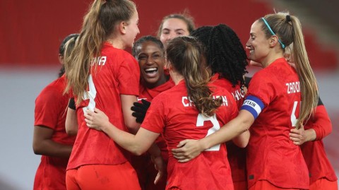 致命失误葬送好局，加拿大女足客场完胜英格兰