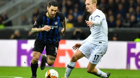 蓝黑军团欧联梦断梅阿查，致命失误送法兰克福晋级八强