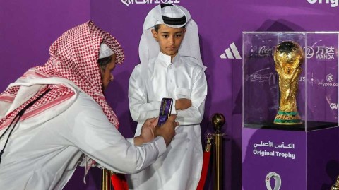 璀璨金杯映照海湾 卡塔拉文化村涌动足球热浪