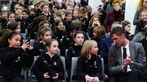 红黑军团的未来希望：AC米兰青年队的圣诞传承