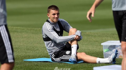 蓝狐重启备战！镜头直击莱斯特城英超复赛前的热血冲刺