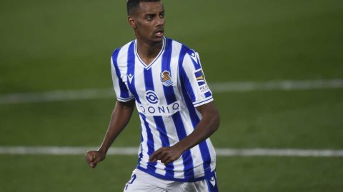 皇家社会与锋线新星伊萨克签下长约，瑞典天才留守至2026