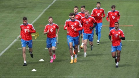 拜仁慕尼黑关键战前的训练特写