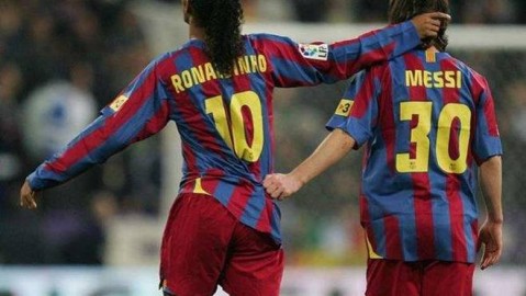 梅西身披19号球衣在巴萨效力多久？约两个半赛季，见证巨星初长成