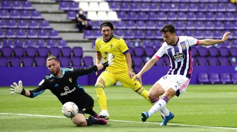 西甲保级战催生经典平局 巴拉多利德与加的斯索里利亚球场激烈对峙